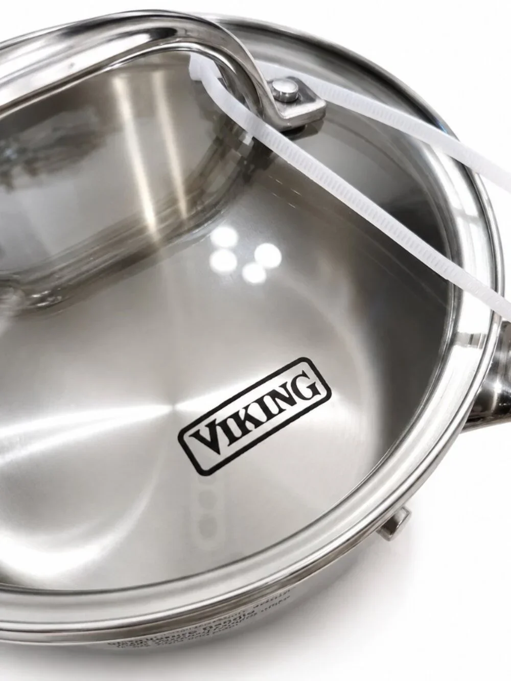Viking 3-Ply Stainless Steel 1.5 Qt Saucepan with lid 1.4 L 40011-3015B